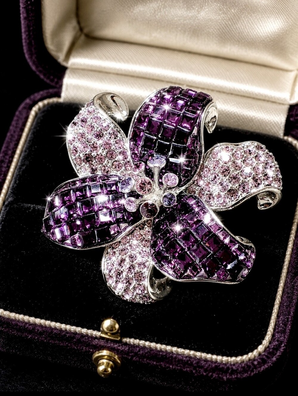 Swarovski Swan Signature Purple Amethyst Eggplant Silver Tone Orchid Brooch Pin